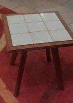 Vintage betegeld bijzettafeltje, Minder dan 55 cm, Gebruikt, Ophalen of Verzenden, Overige materialen
