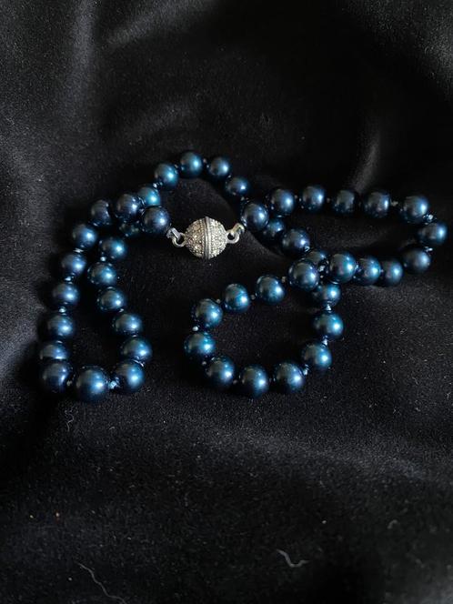 Zwarte parelketting met magneetslotje, Sieraden, Tassen en Uiterlijk, Kettingen, Gebruikt, Zwart, Ophalen of Verzenden