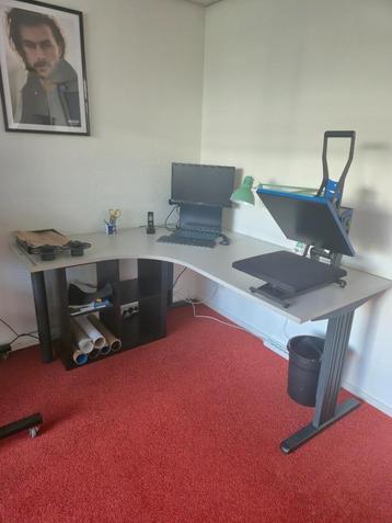Hoek bureau 160x180 cm in hoogte verstelbaar, 3 st beschikb beschikbaar voor biedingen