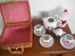 kinderservies in picknickmand, Ophalen of Verzenden, Gebruikt, Overige materialen, Kop en/of schotel