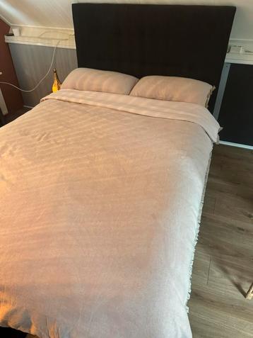 Mooie boxspring te koop 140x200cm beschikbaar voor biedingen