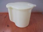 Tupperware waterkan of melkkan van 1 liter zo goed als nieuw, Ophalen of Verzenden, Zo goed als nieuw, Crème, Beker of Kan