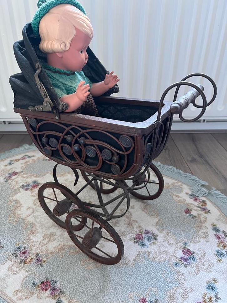 Antieke Houten Kinderwagen met Pop, Antiek en Kunst, Antiek | Overige Antiek, Ophalen