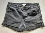 Korte broek Zwart. H&M mt.38., H&M, Ophalen of Verzenden, Zo goed als nieuw, W30 - W32 (confectie 38/40)