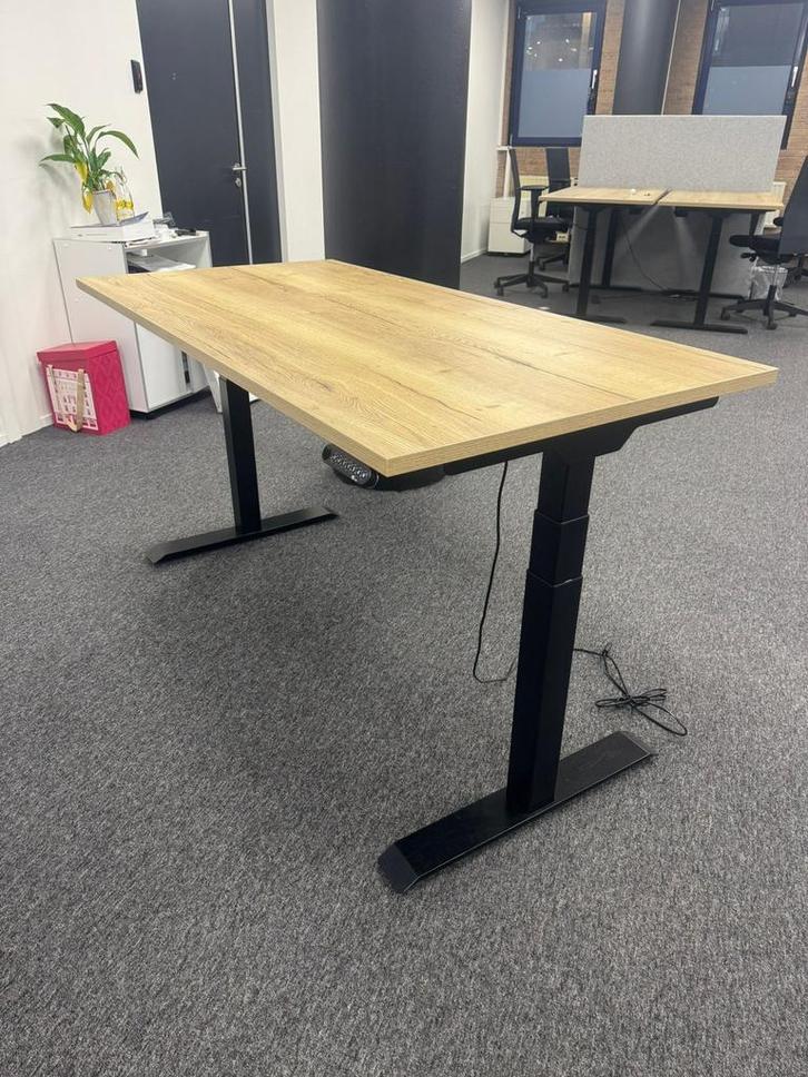 Zit/sta bureau E met 3jaar GARANTIE 160x80cm incl kabelgoot, Huis en Inrichting, Bureaus, Gebruikt, Elektrisch, Ophalen of Verzenden