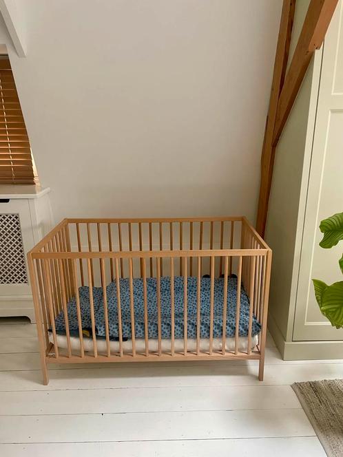 Ledikant hout 60x120cm, IKEA, Singlar incl. Aerosleep matras, Kinderen en Baby's, Babywiegjes en Ledikanten, Zo goed als nieuw