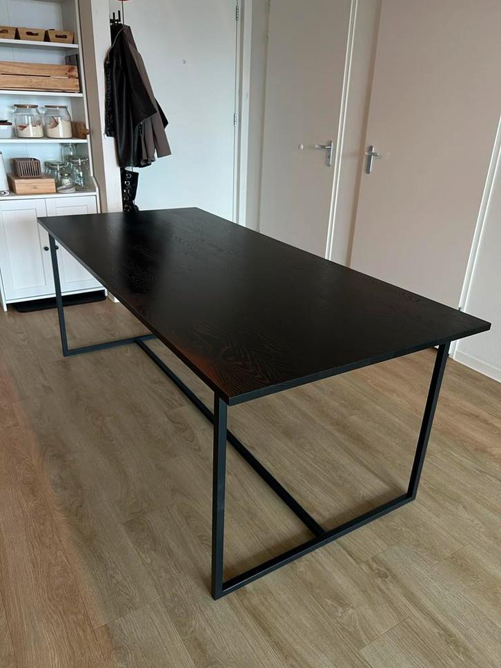 WOOOD Eettafel Zwart - 200x90cm, Huis en Inrichting, Tafels | Eettafels, Zo goed als nieuw, 50 tot 100 cm, 150 tot 200 cm, Vijf personen of meer
