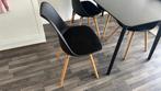 Set vier zwarte kuip eetkamerstoelen met houten poten, Scandinavische kuipstoelen, Gebruikt, Zwart, Vier