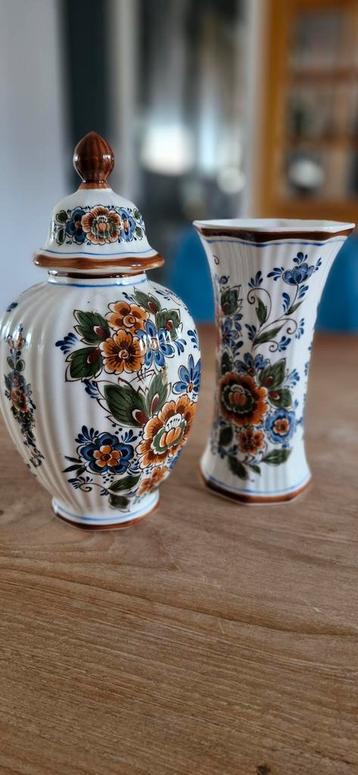 Delfts Blauw Vaas en Pot met Deksel beschikbaar voor biedingen