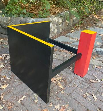 Rietveld - stijl bijzettafel (zonder blad) beschikbaar voor biedingen