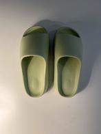 Groene Slippers - Comfortabel en Stijlvol, Ophalen of Verzenden, Nieuw, Overige kleuren, Slippers