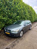 BMW 5-Serie 4.4 I 545 Touring AUT 2004 Grijs, Auto's, Automaat, Achterwielaandrijving, Regensensor, 2000 kg