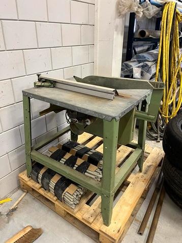 Zaagtafel beschikbaar voor biedingen