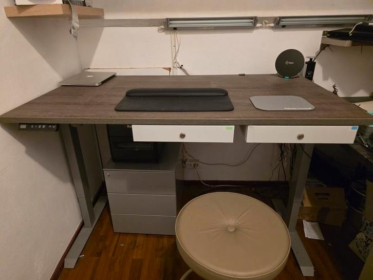 Elektrisch verstelbaar bureau met lades, Huis en Inrichting, Bureaus, Zo goed als nieuw, Stabureau, Elektrisch, In hoogte verstelbaar