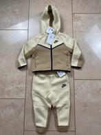 Nike Tech Pack Fleece Baby Infant Suit Jogging Pak, 86-92cm, Verzenden, Jongen of Meisje, Nieuw, Setje