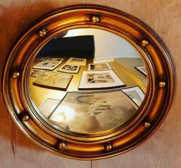 Heksenspiegel beschikbaar voor biedingen