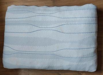 M line hoofdkussen. Voor een optimale nachtrust beschikbaar voor biedingen