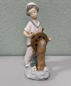 Prachtig porseleinen beeld Vintage 1985 NAO Lladro zeil boy, Verzamelen, Ophalen of Verzenden, Zo goed als nieuw, Mens