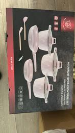 Nieuw roze pannenset, Huis en Inrichting, Keuken | Potten en Pannen, Ophalen of Verzenden, Nieuw, Overige materialen, Pannenset