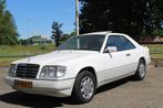 Mercedes-Benz E-Klasse 220 Elegance *94000KM!* ALS NIEUW! Vo, Auto's, Oldtimers, 2199 cc, 150 pk, 4 stoelen, Wit