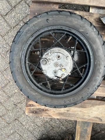 Citta velgenset band en klok beschikbaar voor biedingen