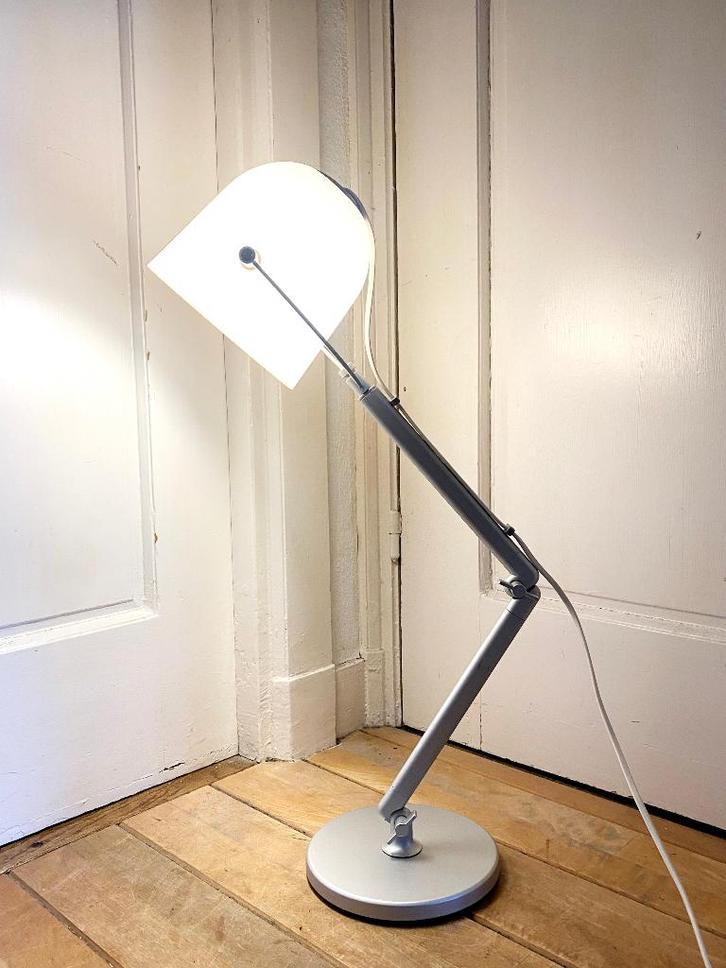 Svirvel Ikea tafellamp/bureaulamp, Huis en Inrichting, Lampen | Tafellampen, Zo goed als nieuw, 50 tot 75 cm, Kunststof, Metaal