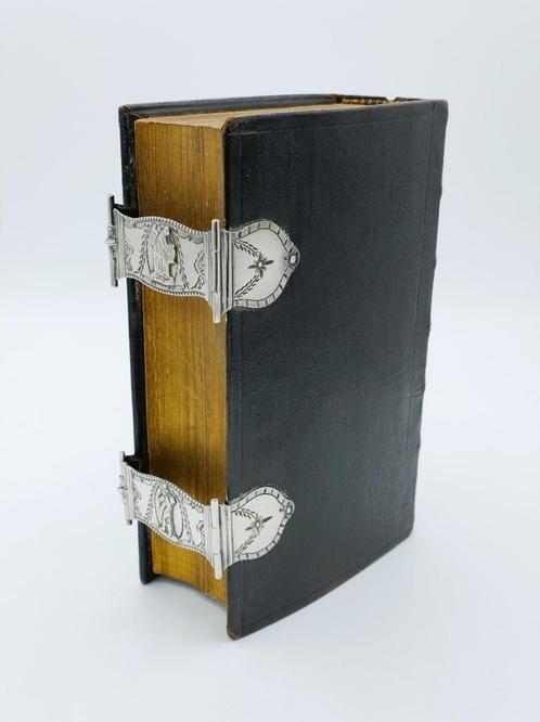 Bijbel met zilveren sloten, J. Yskamp, Harlingen, 1791, Antiek en Kunst, Antiek | Boeken en Bijbels, Verzenden