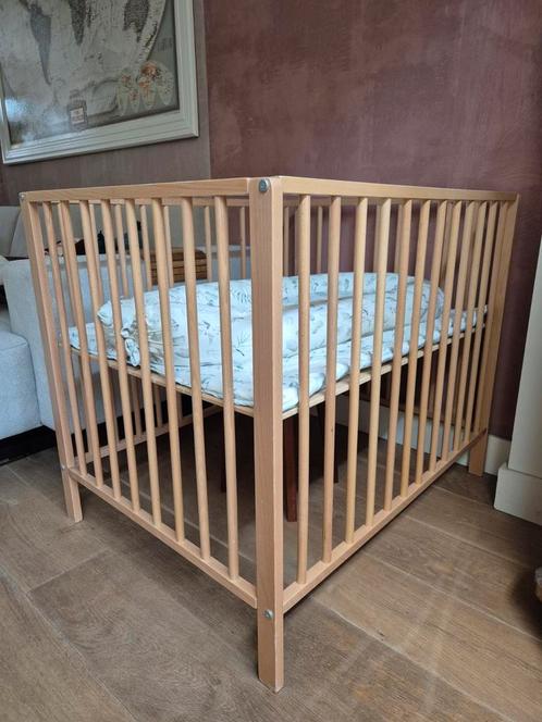 Houten baby box incl babynestje, 2 boxkleden en boxzak, Kinderen en Baby's, Boxen, Zo goed als nieuw, Vierkant, In hoogte verstelbaar