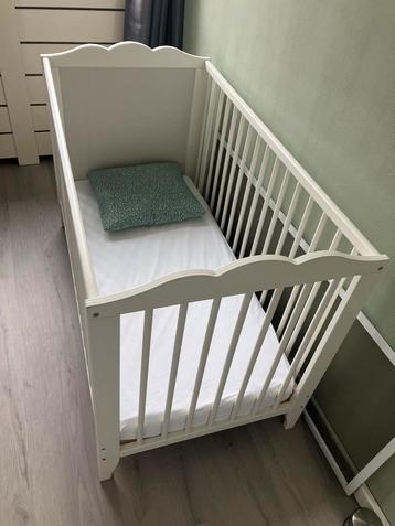 Mooi wit ledikantje ikea beschikbaar voor biedingen