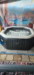hottube en spa 4 pers.  bubbels en jetstream, Ophalen, Zo goed als nieuw, Pomp