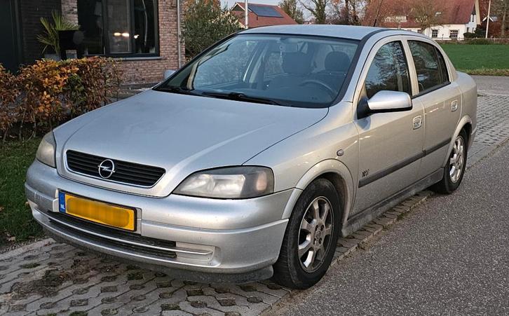 Opel Astra 1.6 16V SDN AUT 2003 Grijs, Auto's, Opel, Particulier, Astra, Airbags, Airconditioning, Centrale vergrendeling, Cruise Control