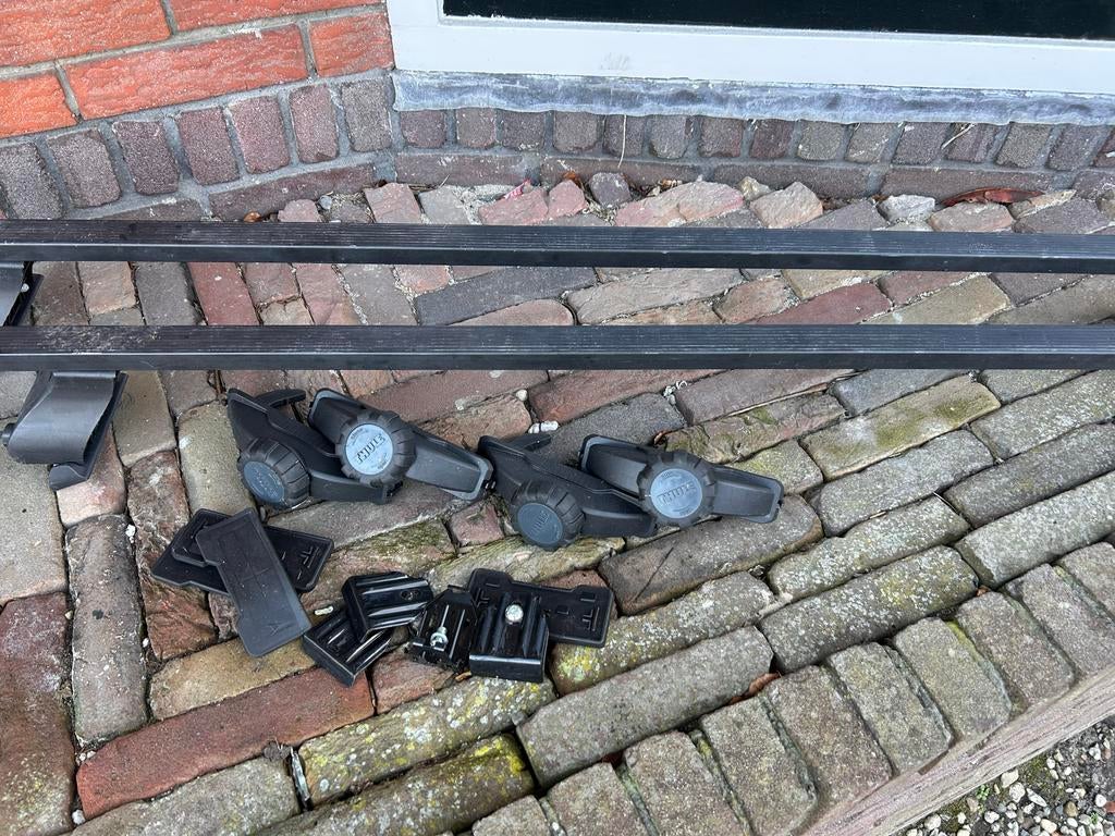 Thule dakdragers SquareBar complete set. voetenset & klemmen, Ophalen, Gebruikt