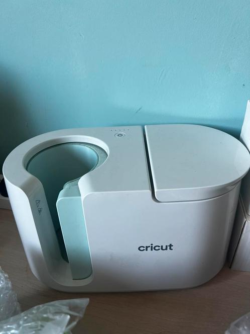 Cricut mug press met 15 mokken, Hobby en Vrije tijd, Overige Hobby en Vrije tijd, Zo goed als nieuw, Ophalen