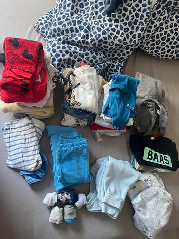 Baby kleding beschikbaar voor biedingen