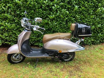 FOSTI RETRO GRANDE SCOOTER BROMFIETS beschikbaar voor biedingen