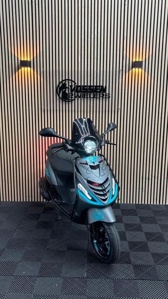 Piaggio Zip | Iridium Grey & Turquoise Edition | Nieuwstaat, Fietsen en Brommers, Scooters | Piaggio, Zo goed als nieuw, Zip, Maximaal 45 km/u