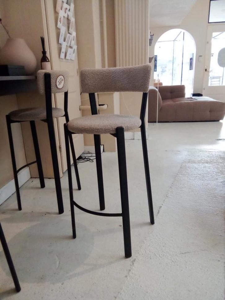 Toffe Barkrukken met Boucle Stof, Huis en Inrichting, Barkrukken, Zo goed als nieuw, 60 tot 90 cm, Metaal, 3 krukken, Met voetsteun