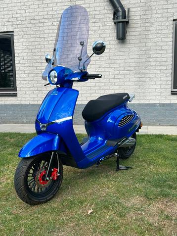 Zo goed als nieuwe electrice scooter beschikbaar voor biedingen
