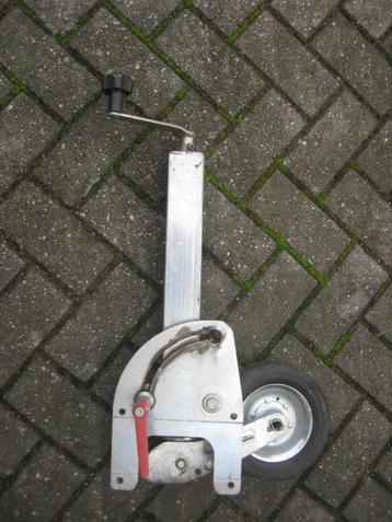 zwaar KANTELBAAR neuswiel van autoambulance beschikbaar voor biedingen