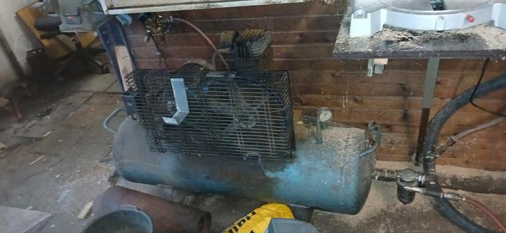 Gebruikte Compressor, Doe-het-zelf en Verbouw, Compressors, Gebruikt, 6 tot 10 bar, 25 tot 100 liter, 200 tot 400 liter/min, Mobiel