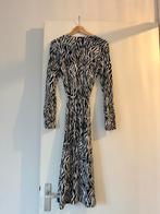 Freequent Jurk Zebra Print - Maat S, Kleding | Dames, Jurken, Freequent, Zwart, Ophalen of Verzenden, Zo goed als nieuw