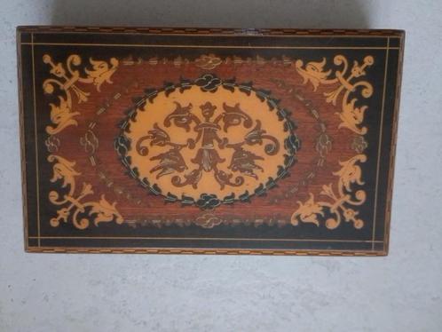 Vintage houten doos met inlegwerk en attributen, Antiek en Kunst, Curiosa en Brocante, Ophalen