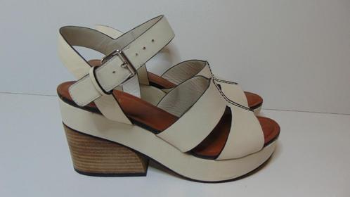 Mooie Licht beige leren Notre V sandalen met hakje maat 39, Kleding | Dames, Schoenen, Zo goed als nieuw, Sandalen of Muiltjes
