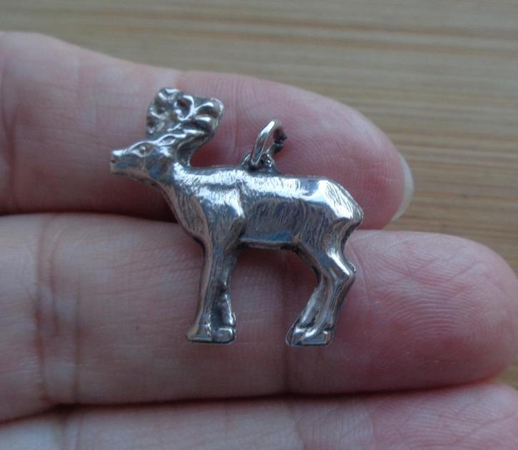 zilveren vintage bedel hert [222], Sieraden, Tassen en Uiterlijk, Bedels, Zo goed als nieuw, Overige merken, Zilver, 1 bedel, Verzenden