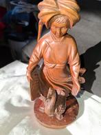 Houten beeldje van een vrouw met ganzen, Antiek en Kunst, Ophalen of Verzenden