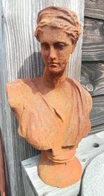 Grote zware gietijzeren borstbeeld vrouw diane., Tuin en Terras, Ophalen of Verzenden, Nieuw, Metaal, Mensenbeeld
