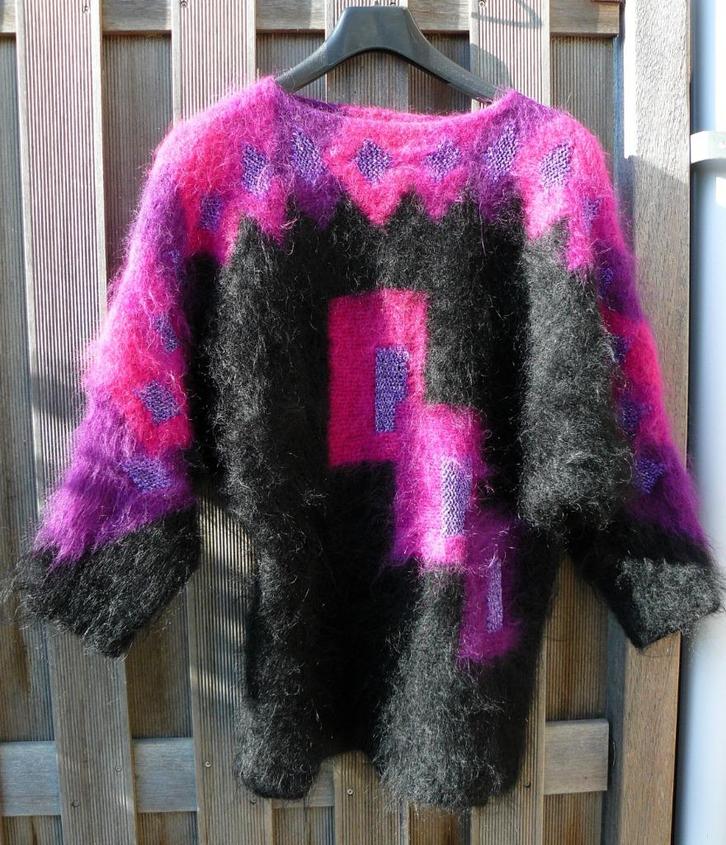 Gebreide wollen trui in zwart, roze en paars, maat L, Kleding | Dames, Truien en Vesten, Zo goed als nieuw, Maat 42/44 (L), Zwart