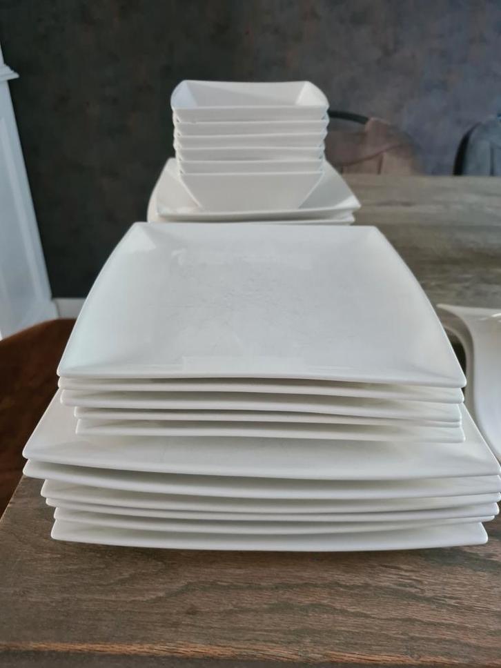 Vierkant wit servies, Huis en Inrichting, Keuken | Servies, Gebruikt, Bord(en), Overige stijlen, Porselein, Ophalen
