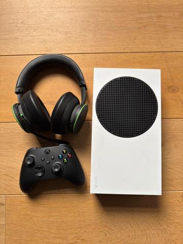 Xbox Series S + Controller + Wireless Headset beschikbaar voor biedingen