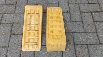 2 Fiamma oprij blokken beschikbaar voor biedingen